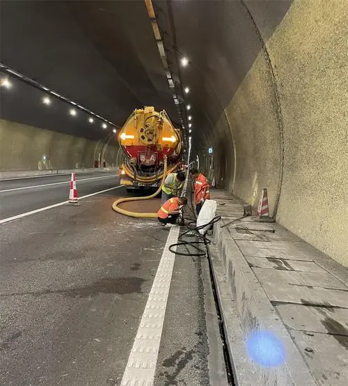 桓台隧道排水渠清淤